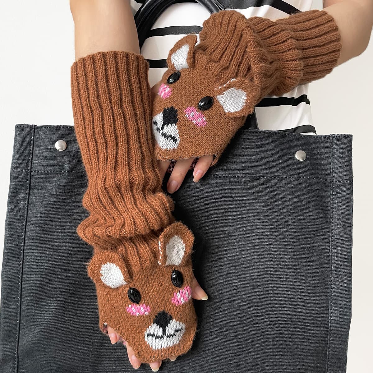 Customized knitted sleeves thumbnail 2