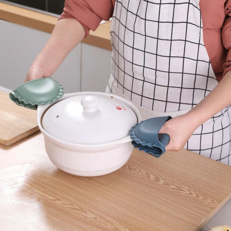 Silicone Heat Insulation Oven Gloves thumbnail 5