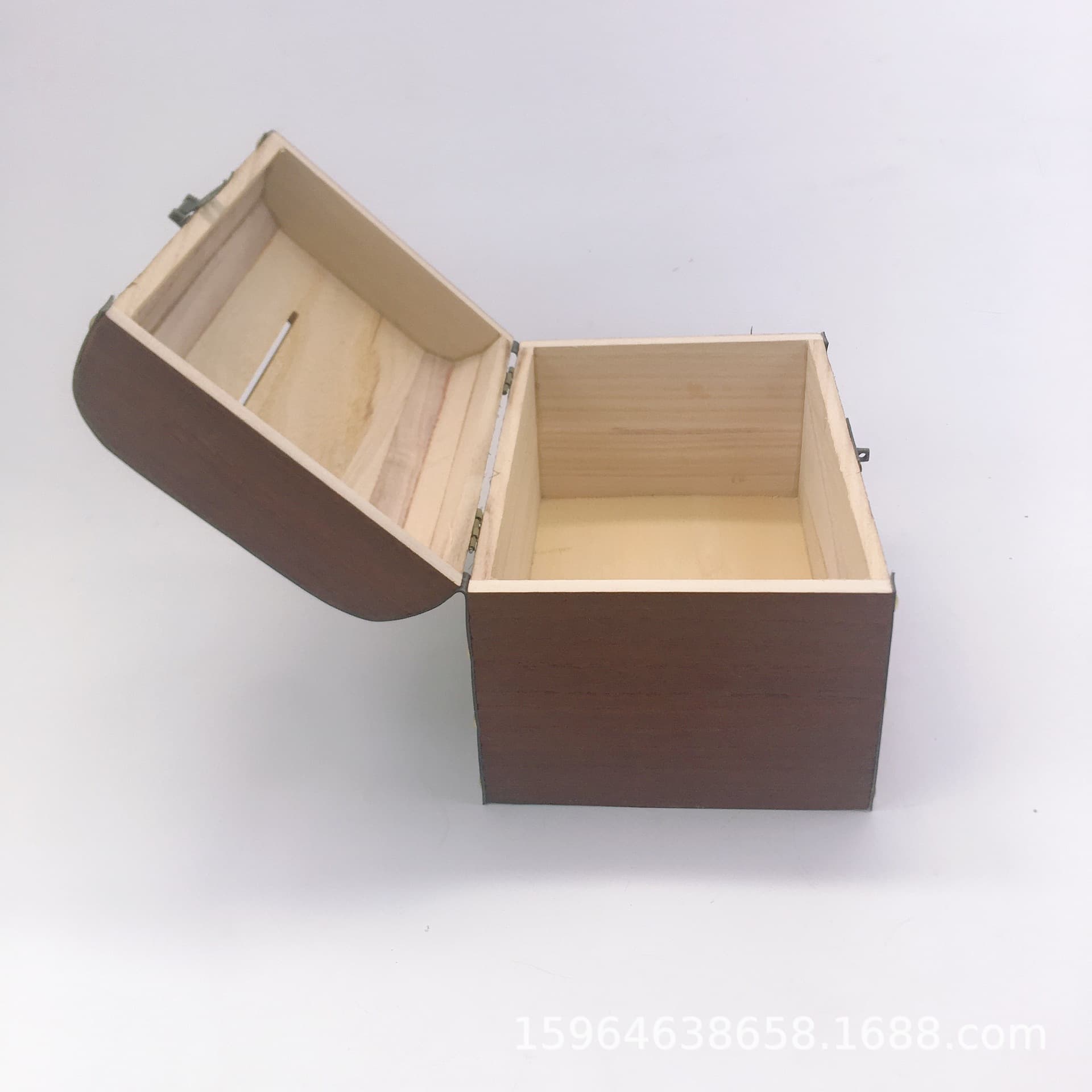 Chinese-Style Square Piggy Bank thumbnail 3