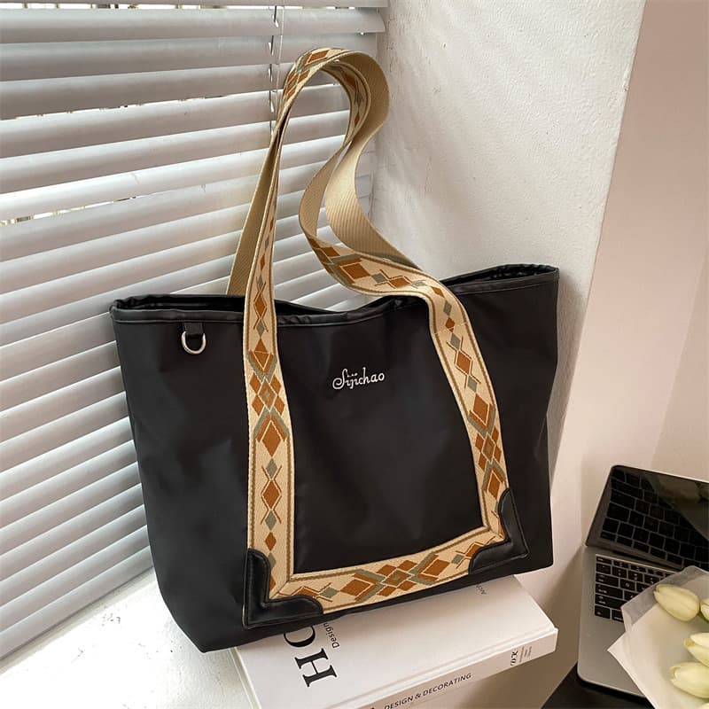 Commuter Large Capacity tote bag for woman thumbnail 2