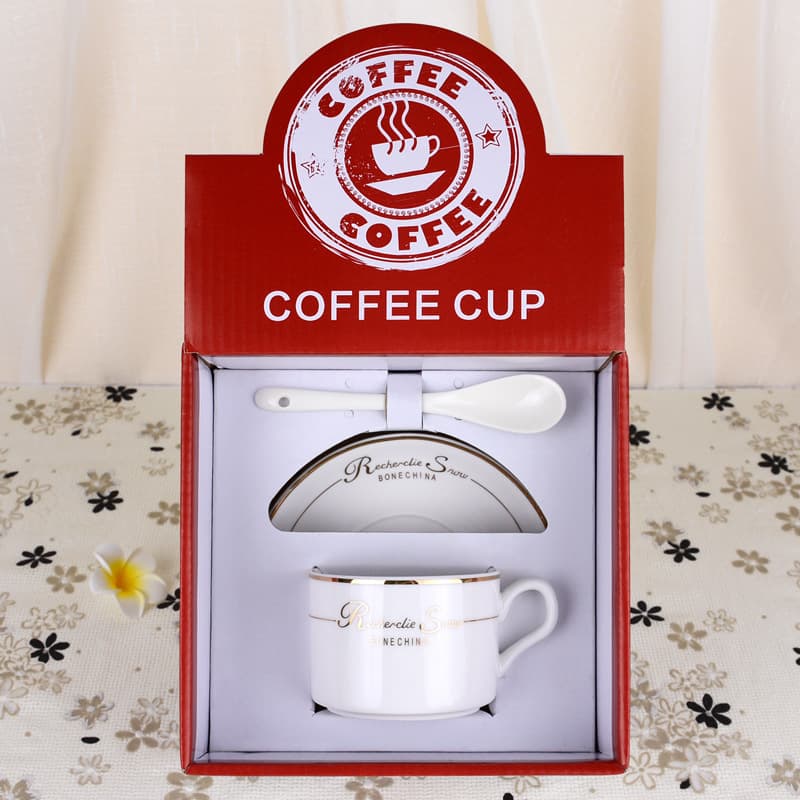 Tea Cups and Saucers Set thumbnail 4