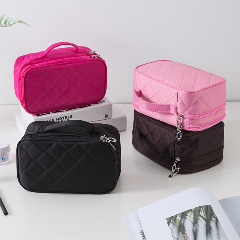 Make Up & Wash Gargle Bag thumbnail 2