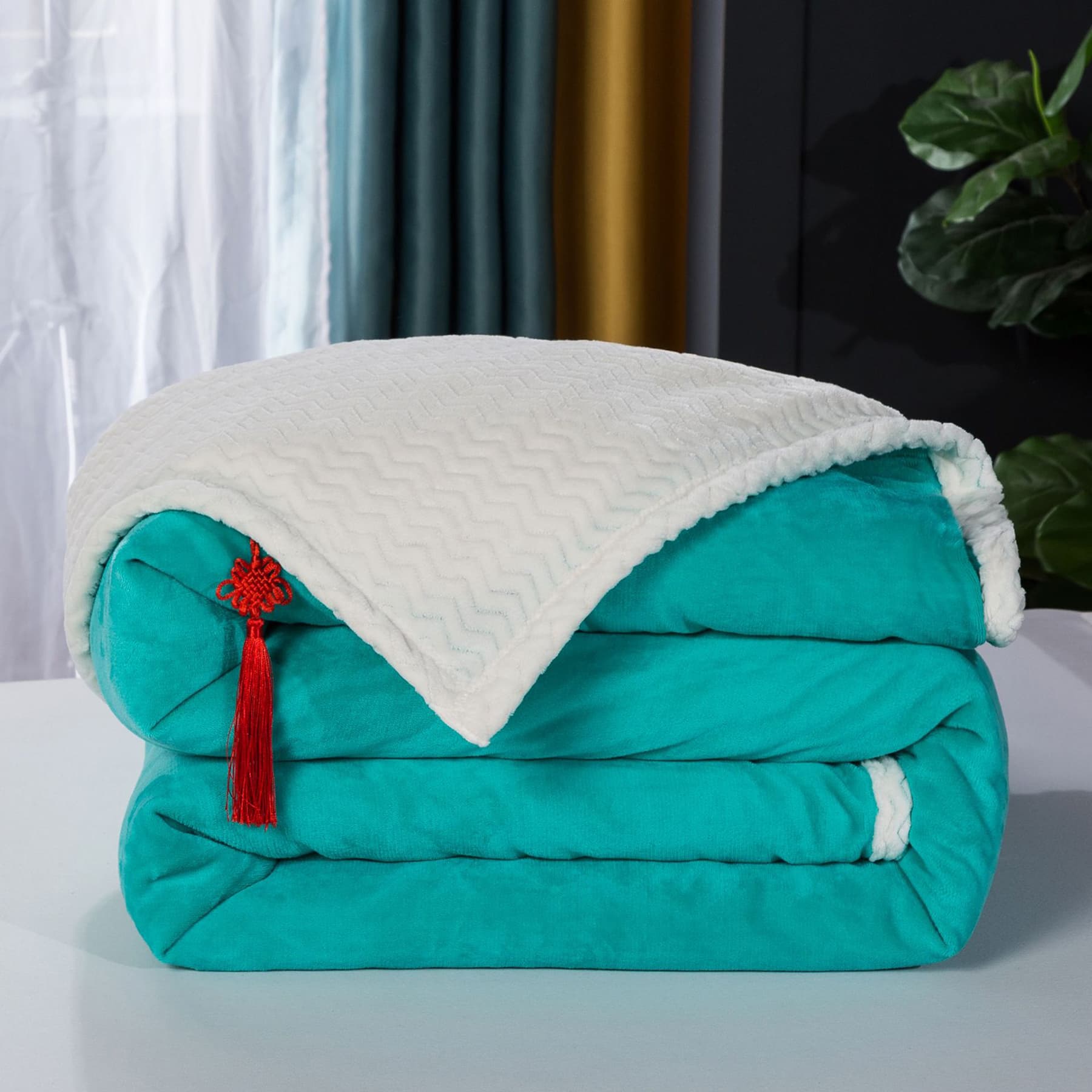 Sherpa Fleece Bed Blanket thumbnail 5