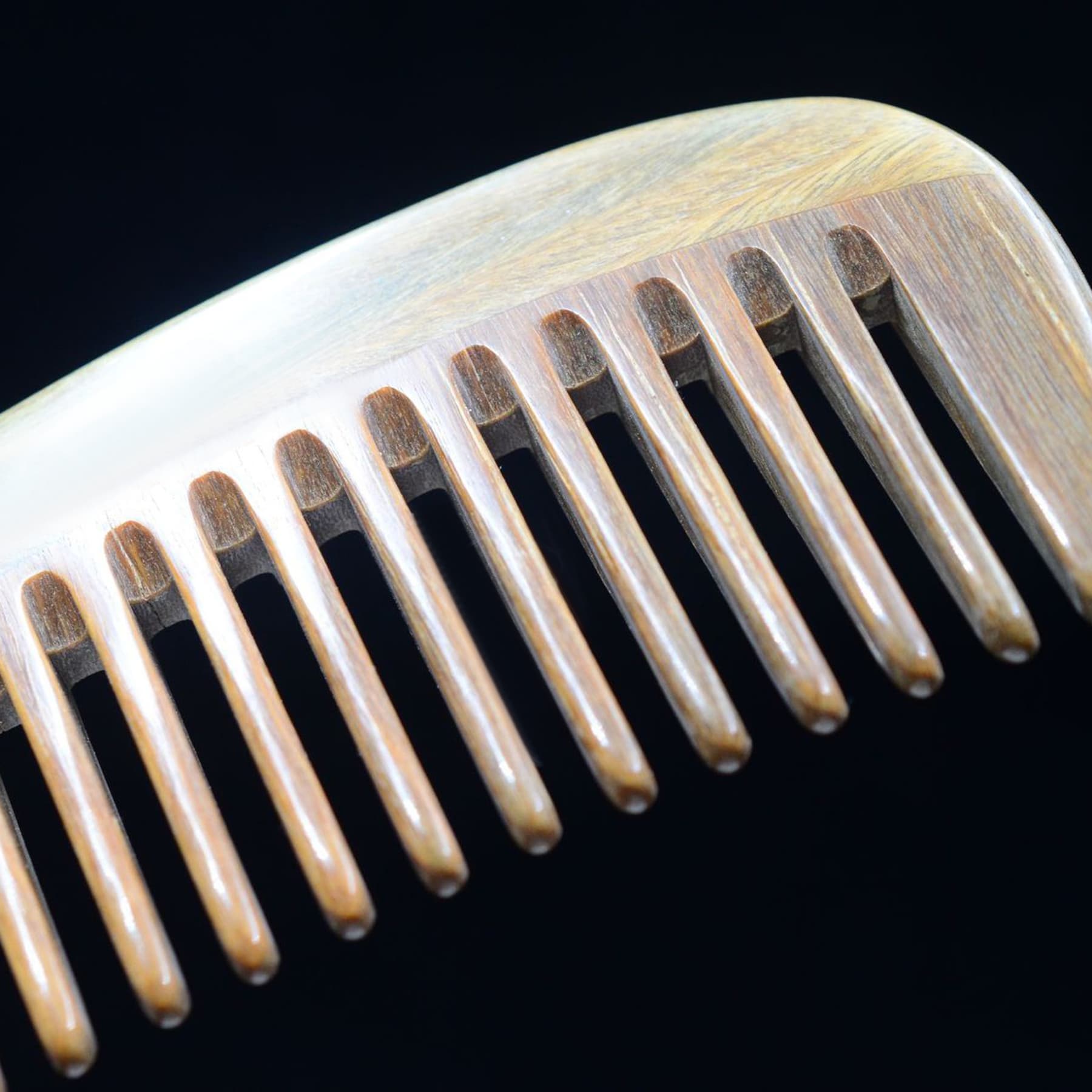 100% Natural Green Sandalwood Wide Tooth Hair Comb thumbnail 5