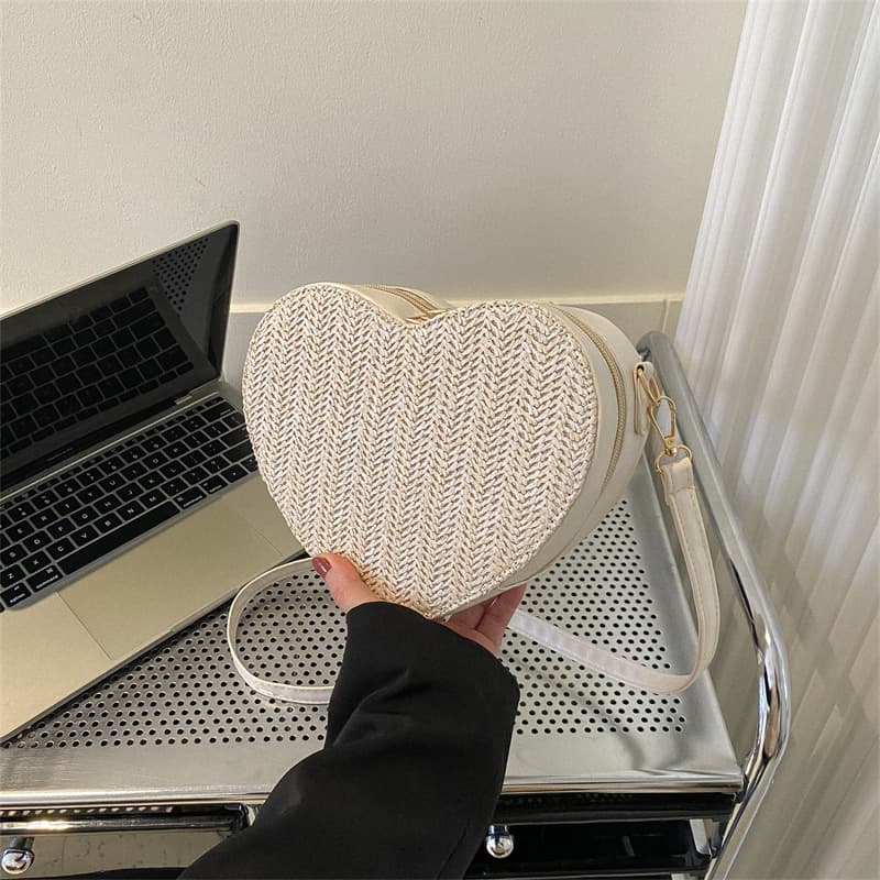 PU Straw Heart-shaped Bag thumbnail 2