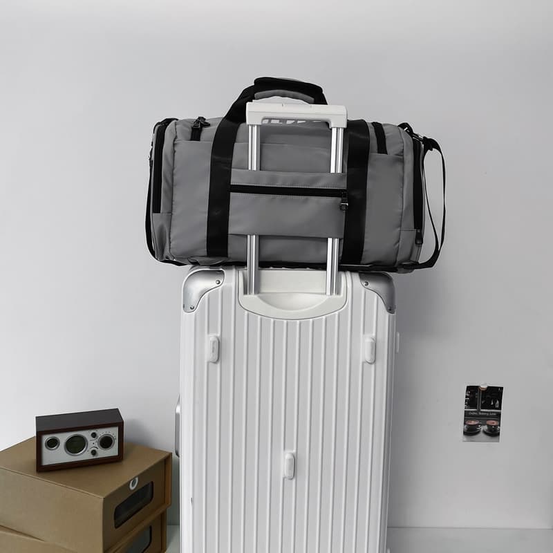  large capacity portable sports and fitness bag thumbnail 6