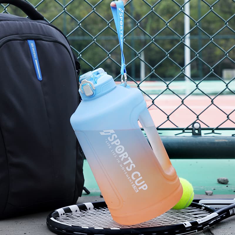 Large-Capacity Fitness Water Bottle thumbnail 2