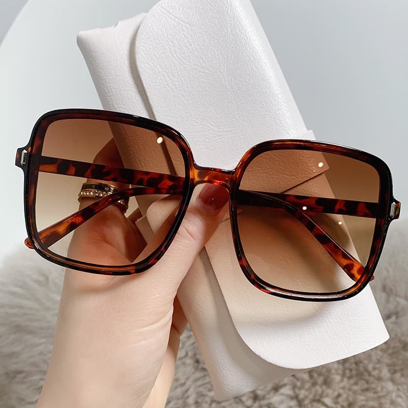 Large-Frame Sunglasses thumbnail 2