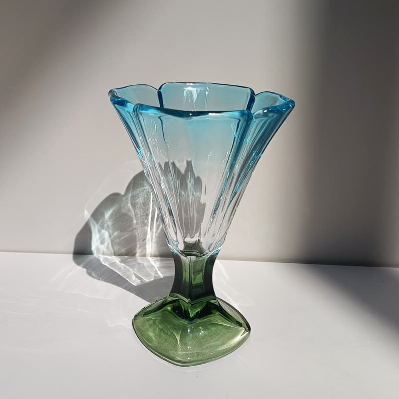 Colored tulip glass thumbnail 3