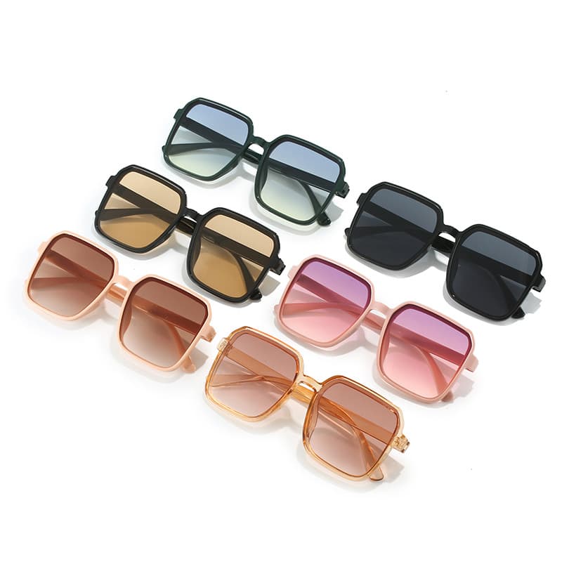 Large-Frame Sunglasses thumbnail 5