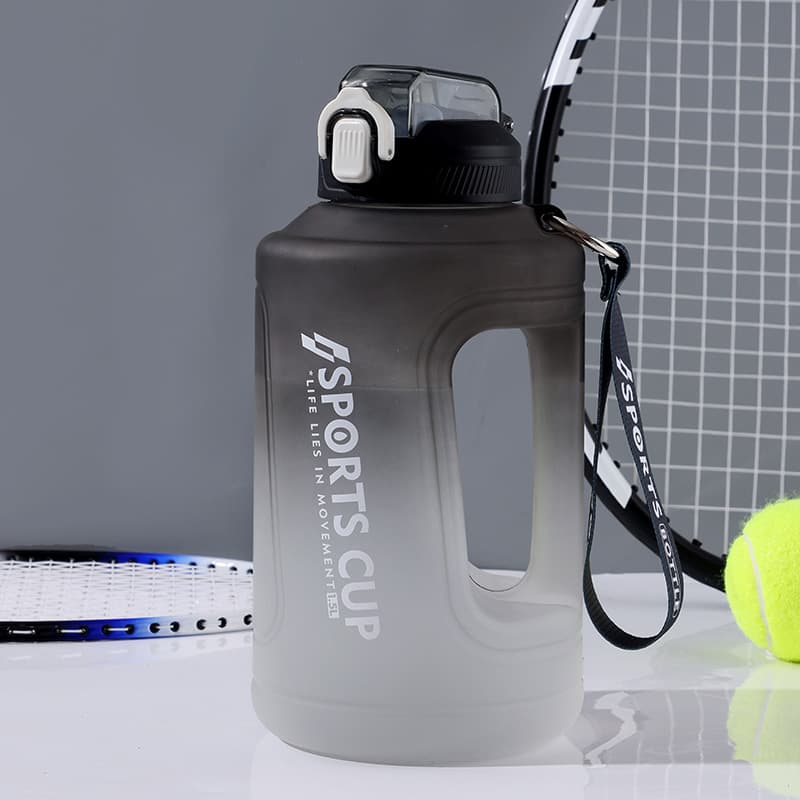 Large-Capacity Fitness Water Bottle thumbnail 4