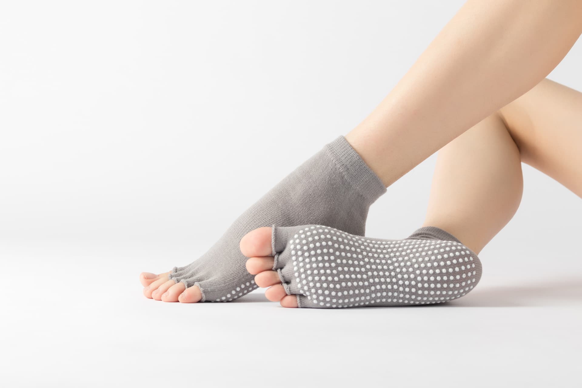 Unisex Non Slip Grip Socks Toeless Half Toe thumbnail 4