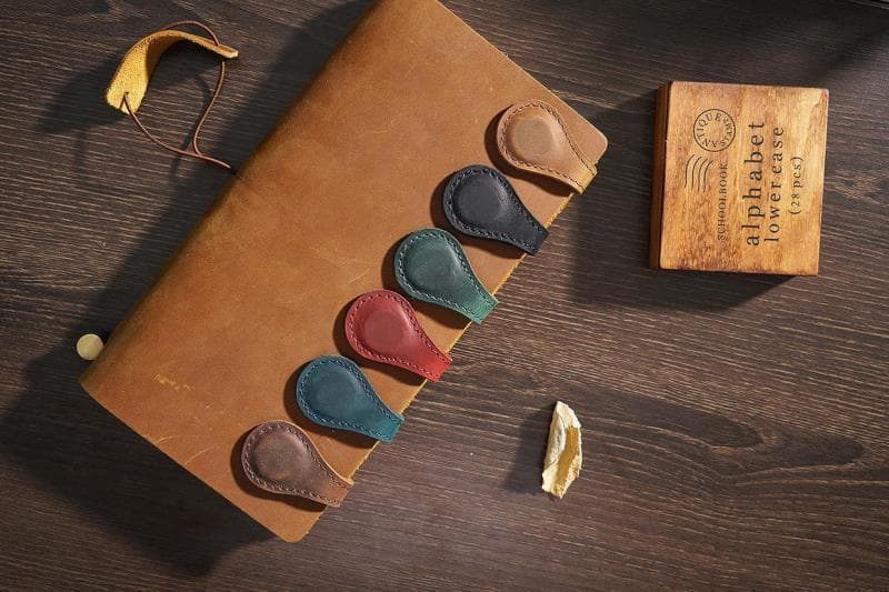 Double-sided magnetic bookmark clip thumbnail 2
