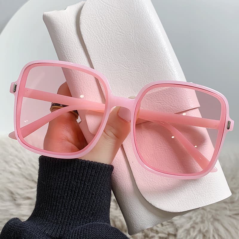 Large-Frame Sunglasses thumbnail 4