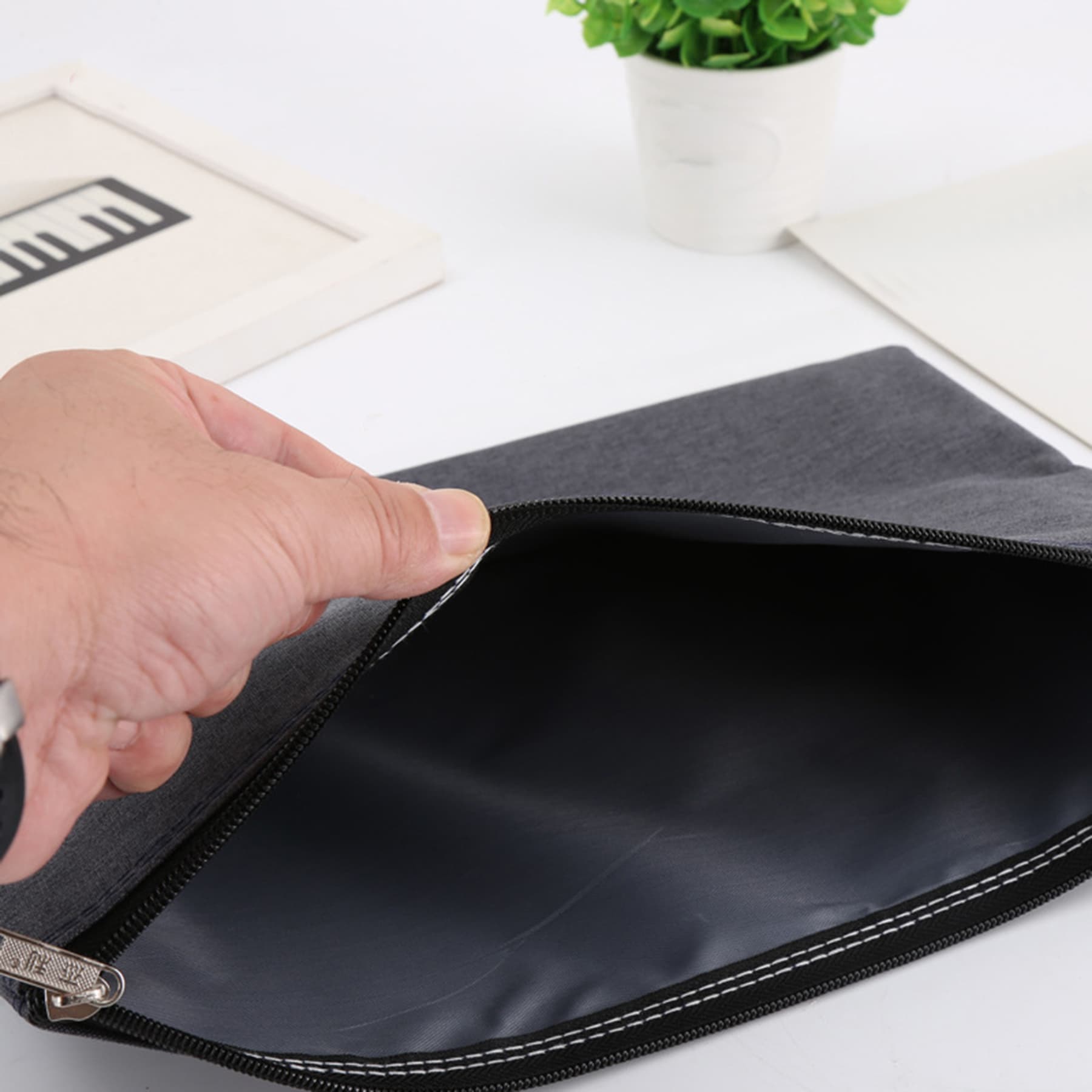 A4 Zipper File Folder